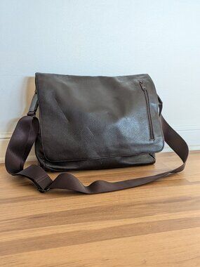 TUMI Leather Messenger Bag Dark Brown Laptop Briefcase Crossbody Work Travel